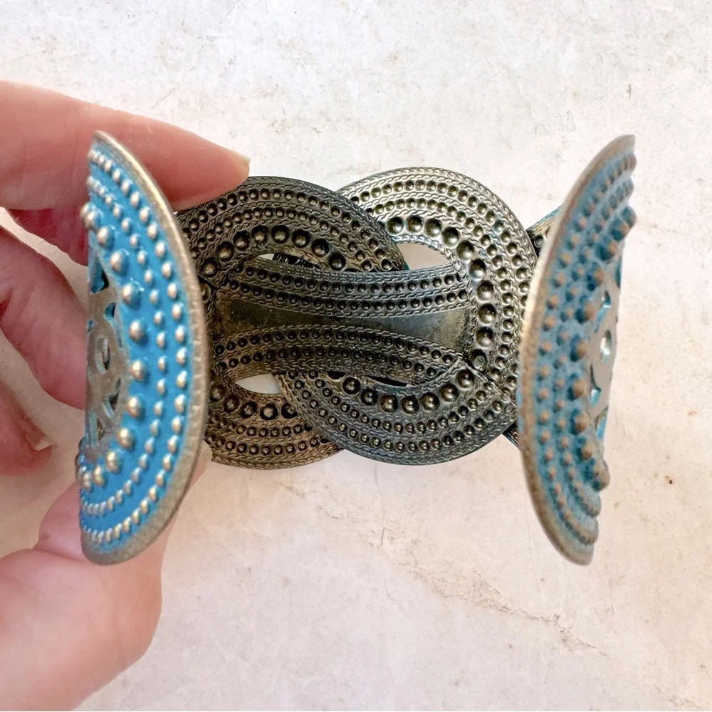 Cuff Bracelet bundle - Picture 5 of 16